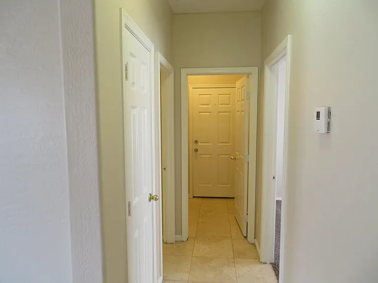 932 W Carter Rd — Photo 6