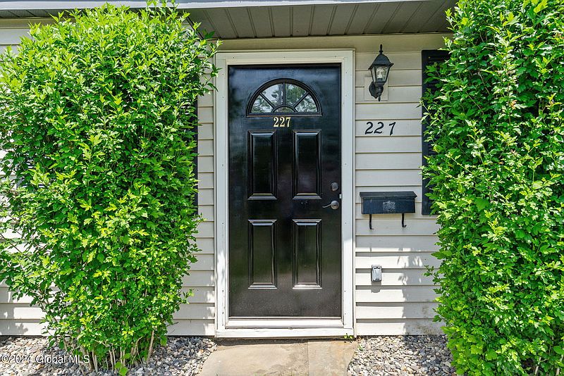 3rd image of 227 E Washington Avenue
