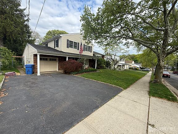 3rd image of 211 Willett Ave
