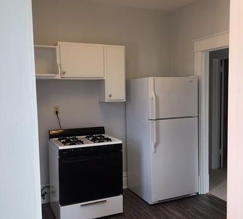 Kitchen--Gas stove and Refrigerator provided