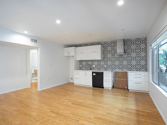3rd image of 646 N La Fayette Park Pl #9