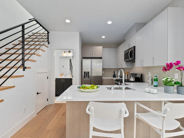 1775B SW Cambridge St — Photo 6