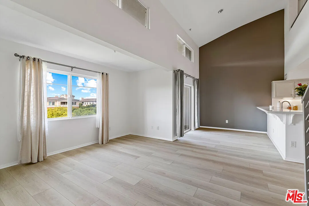 1 bed, 2.0 bath, 1149 sqft, $3,750 — Photo 4