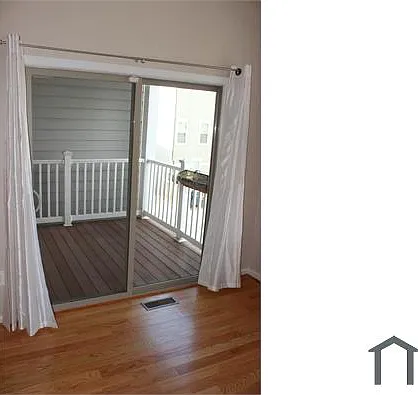 906 E Lombard St — Photo 32