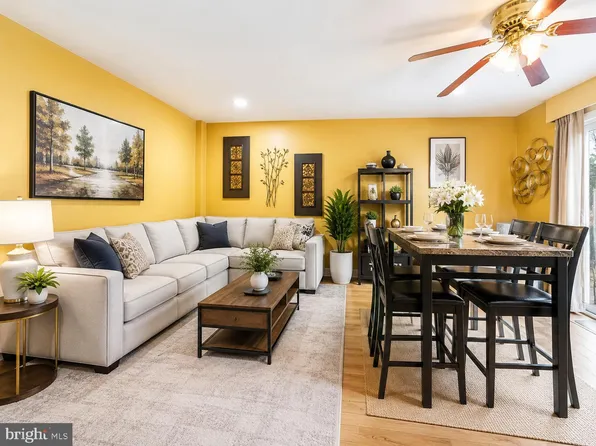 100 E Glenolden Ave #21, Glenolden, PA 19036
