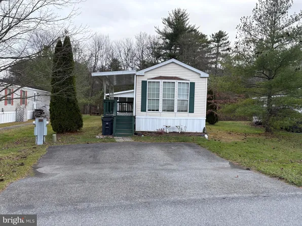 27 S Spirit Ct, New Ringgold, PA 17960