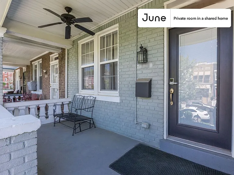1329 E St NE #A — Photo 12