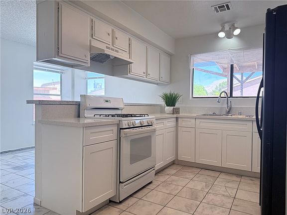 4th image of 5600 Grossmont Ave