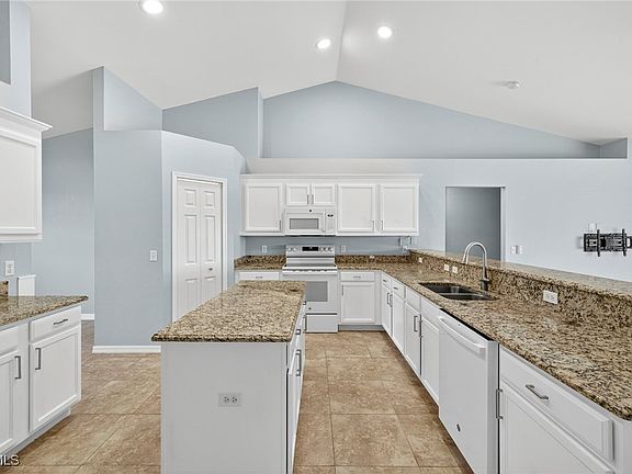 4th image of 2631 NW 25th Pl