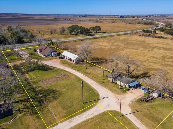 10553 S State Highway 71, El Campo, TX 77437