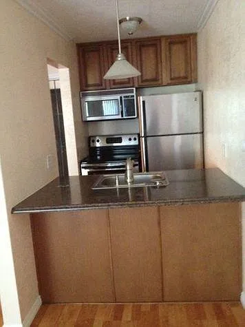 525 S Ardmore Ave — Photo 2