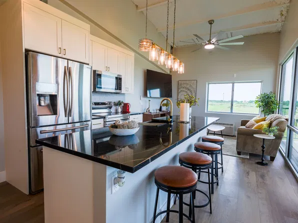 Unique Airfield Living in Salado | 2 Bedrooms, 2 Bathrooms