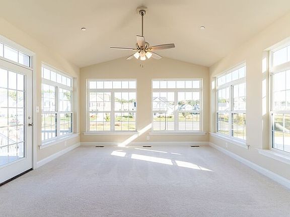 5th image of 25034 Meadowlark Ct