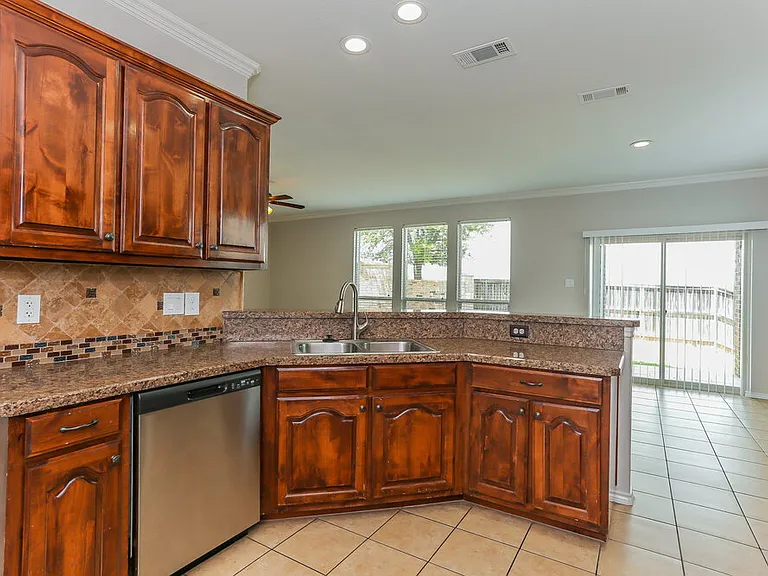 1032 Sunderland Ln — Photo 9