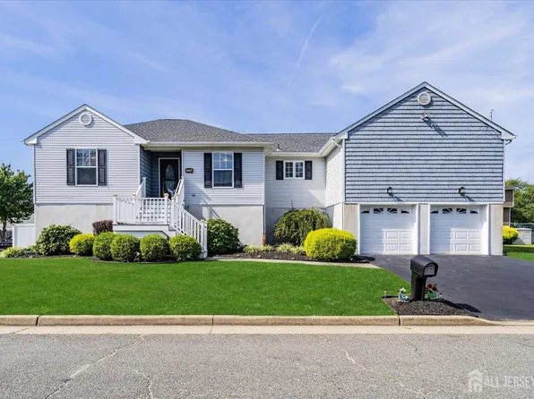 718 9th St, Union Beach, NJ 07735