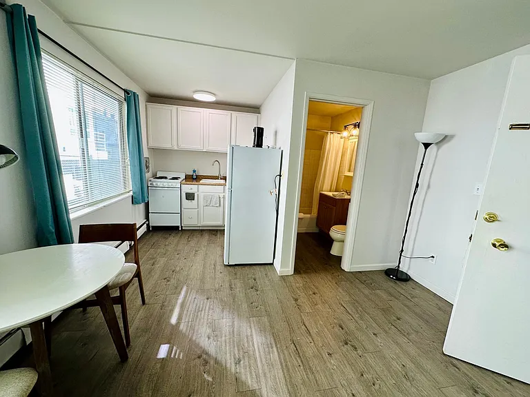 523 E Denny Way #7 — Photo 6