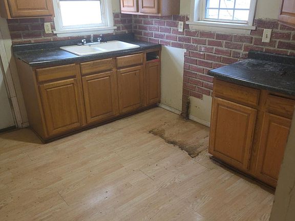 5th image of 161 Mettler St