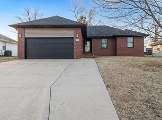 419 S Southgate Dr, Nixa, MO 65714