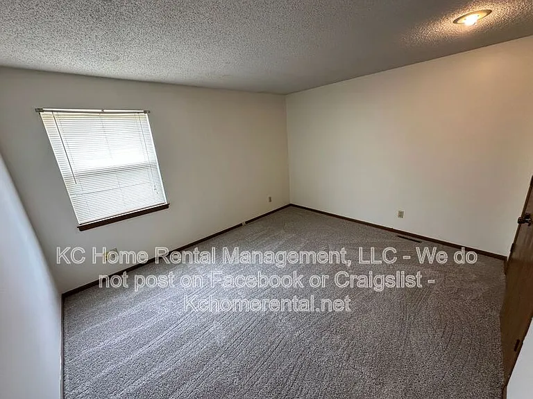 735 NE Barnes Dr #B — Photo 15