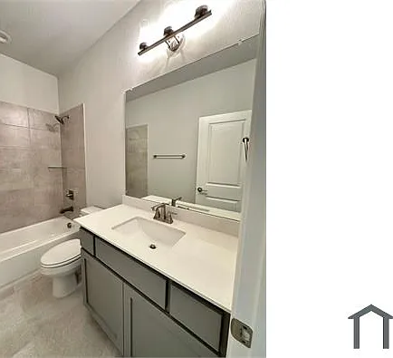 2116 Bloomsbury Ln — Photo 2