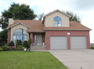 3211 Magnolia Ct, Grand Island, NE 68803