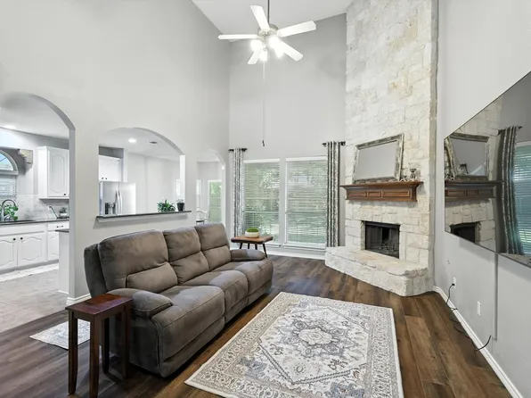 11933 Summerwind Dr, Fort Worth, TX 76244