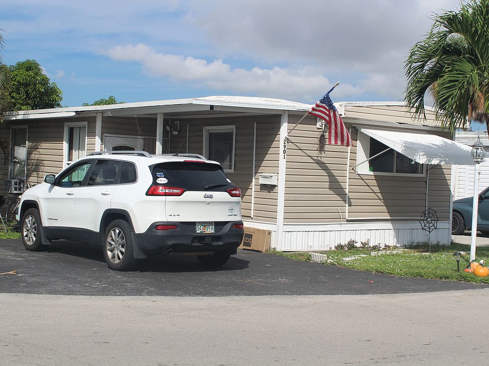 1st image of 2901 NW 28th Ave