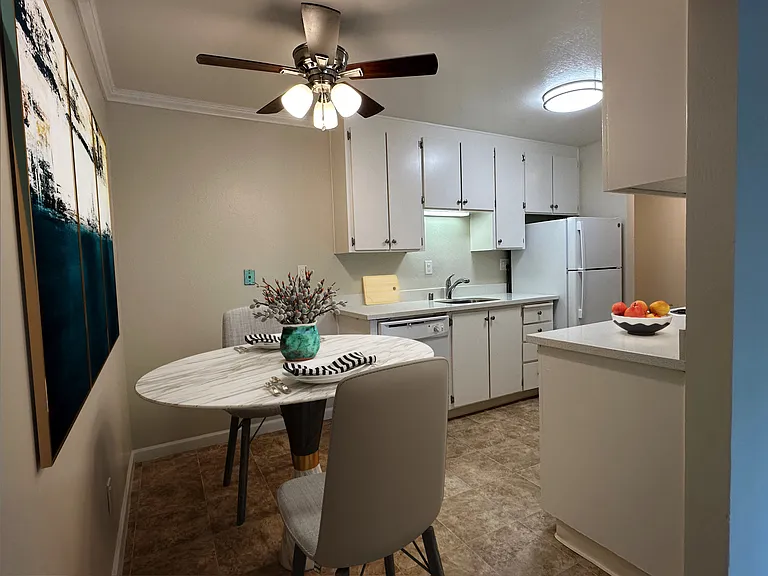 Eat-in Kitchen