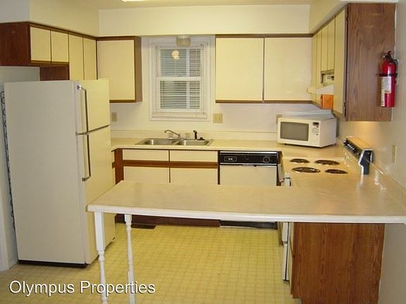 3rd image of 1720 N Lincoln St