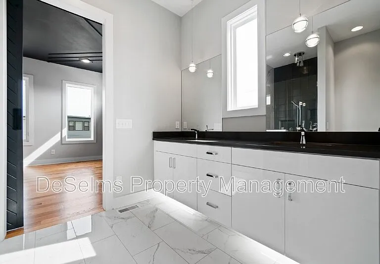 1000 Southside Ave — Photo 9