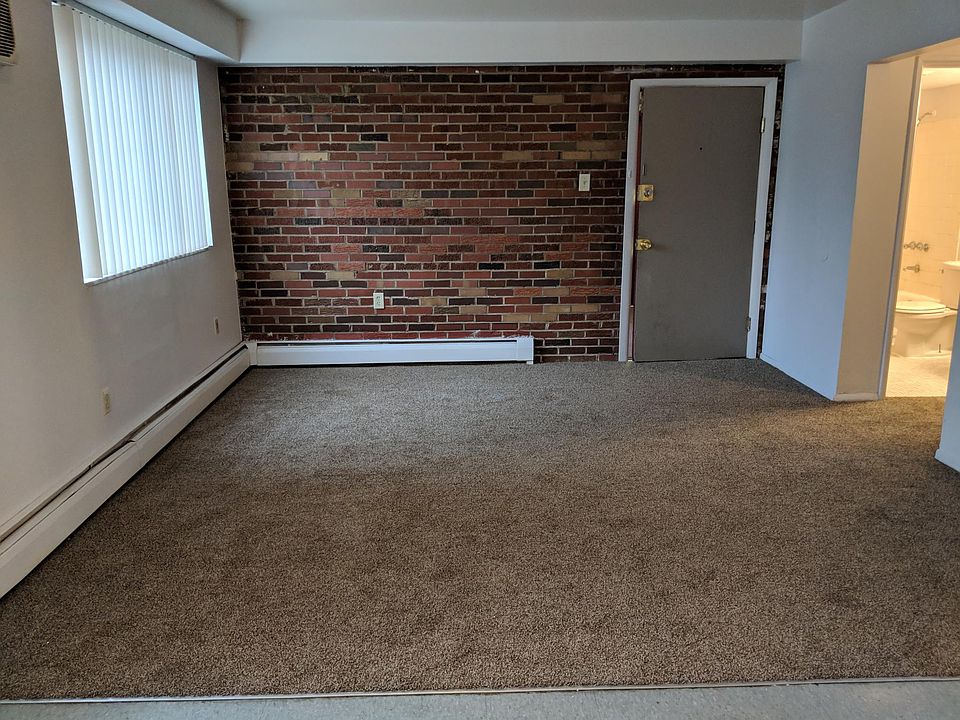 1st image of 1725 Garden Ln APT 2