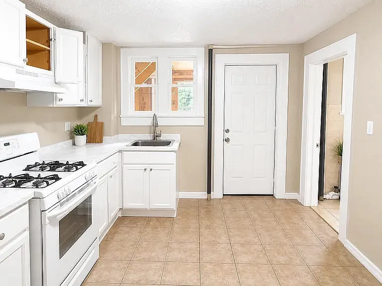 2 bed, $1,950 — Photo 3