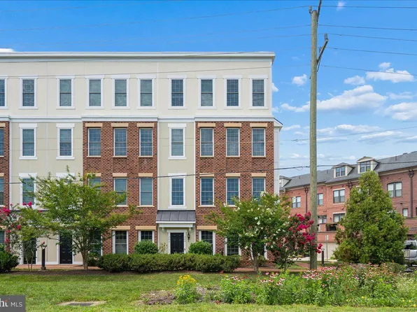 200 Murdoch Sq SE, Leesburg, VA 20175