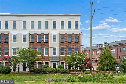 200 Murdoch Sq SE Photo 1