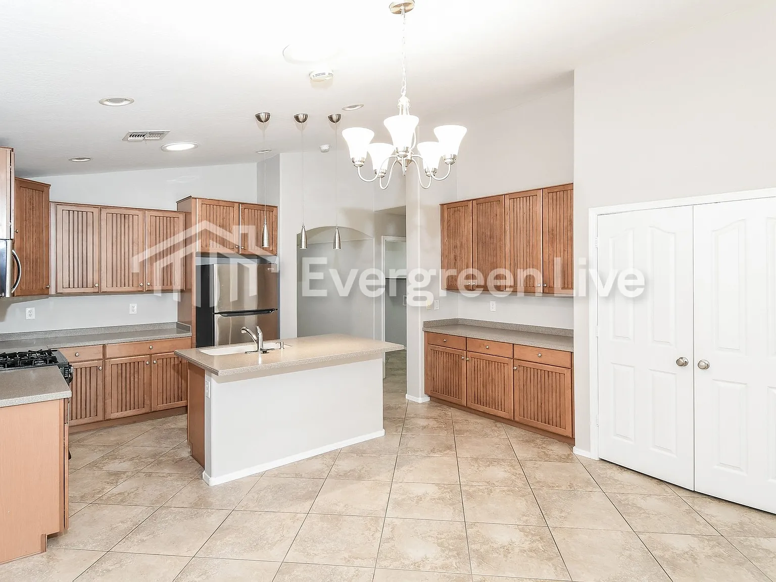 4 bed, 3.0 bath, 1840 sqft, $1,795 — Photo 3