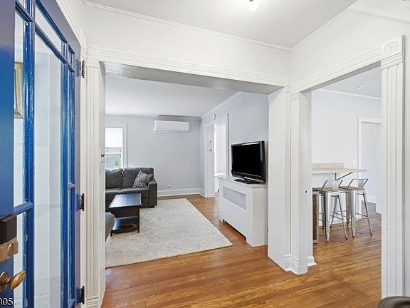 4th image of 2 Academy St