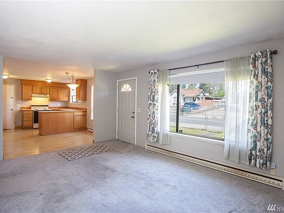 4th image of 812 8th St NE