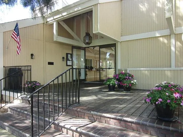 121 Piccadilly Pl #C — Photo 14
