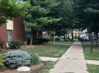 320 Oak Ave APT 7, Aurora, IL 60506