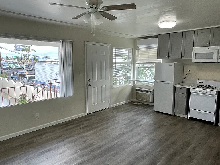 4512 58th St — Photo 2