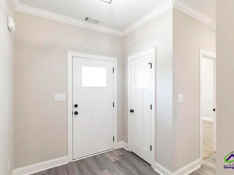 113 Garrett Ln — Photo 5