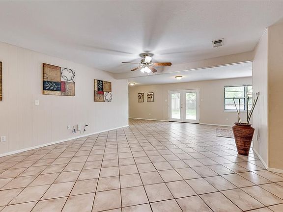4th image of 2109 Barton Dr