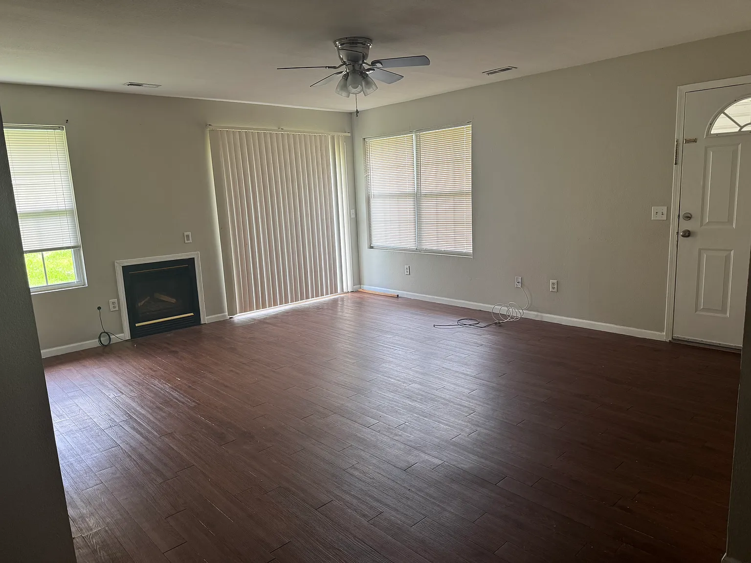 3 bed, $1,350 — Photo 4