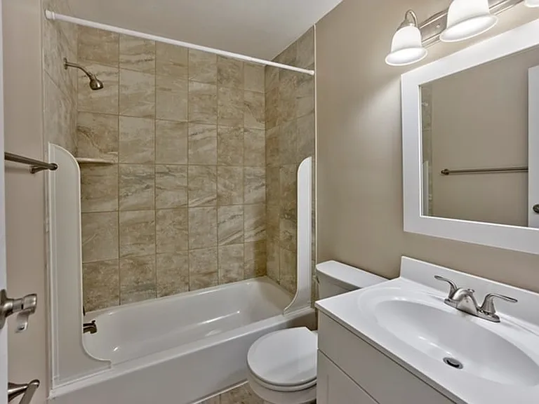 Upgraded bathroom finishes