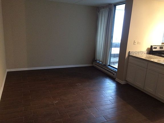 4th image of 318 W Miner St APT 1B