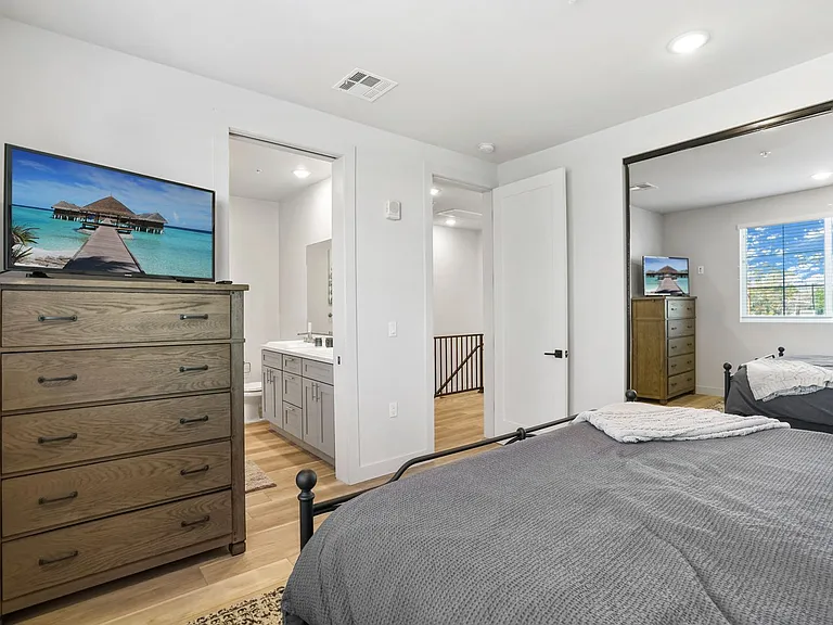 10910 Peach Grove St #5 — Photo 11