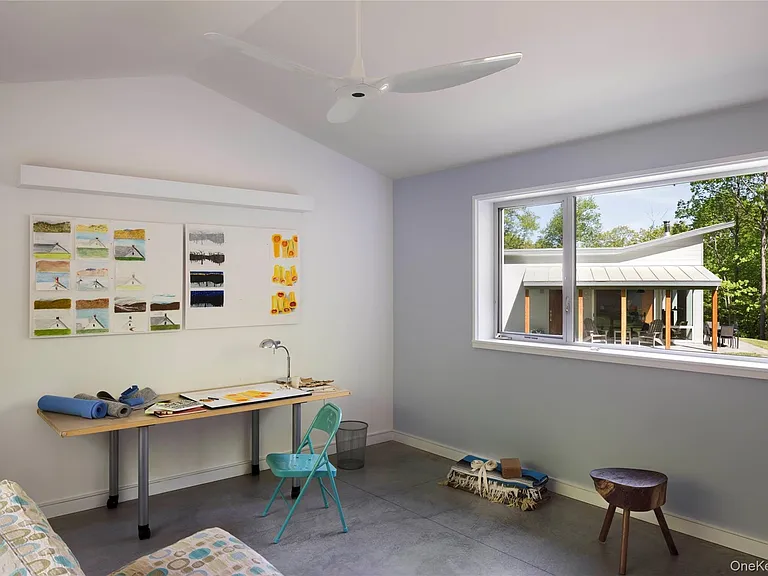 425 Lake Dr — Photo 12