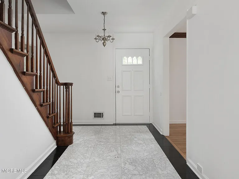18 Seven Oaks Dr — Photo 7