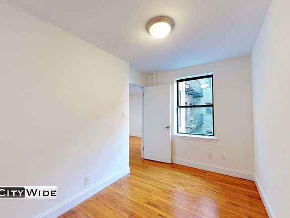 3rd image of 30 Charlton St APT 2E