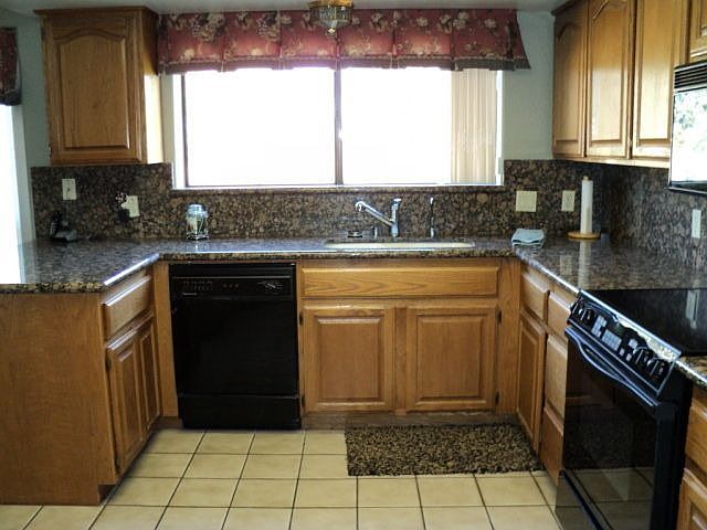 2nd image of 3416 E Fairbrook St